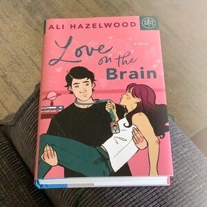 Love on the brain by Ali Hazelwood